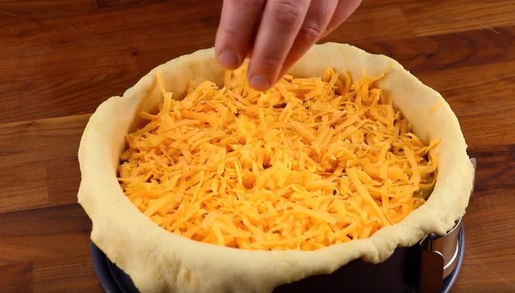 sprinkle the preparation with grated cheese.