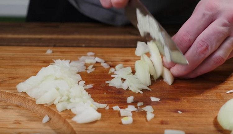 Finely chop the onion.