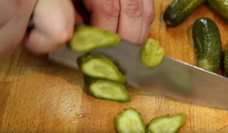 Cut the cucumbers.