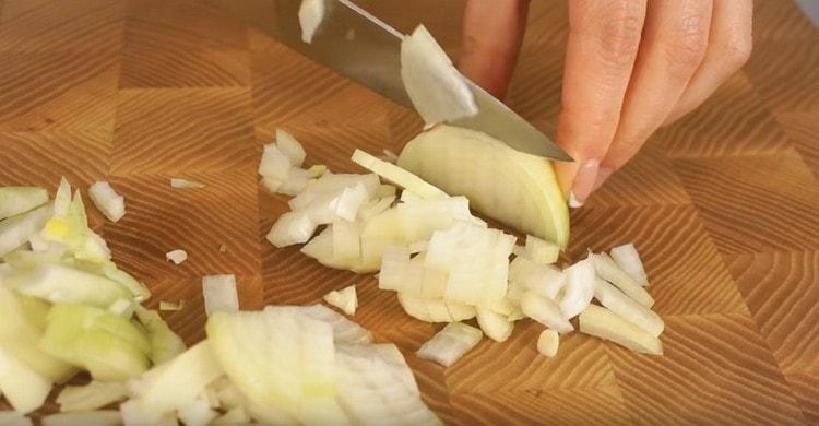 Finely chop the onion.
