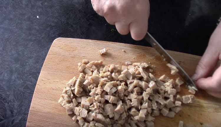 Canned squids are also cut into cubes.