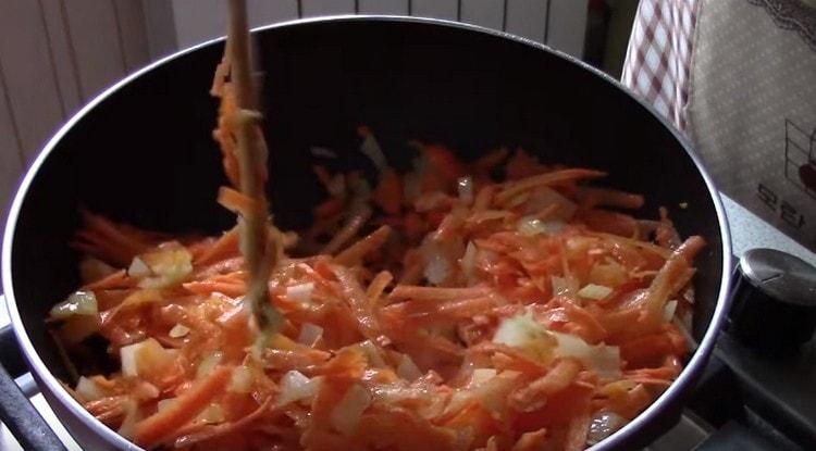 Add carrot to the onion.