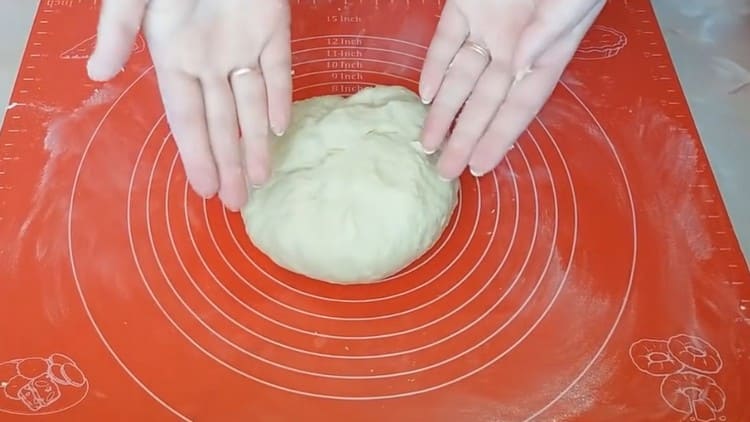 The dough should be elastic, uniform.