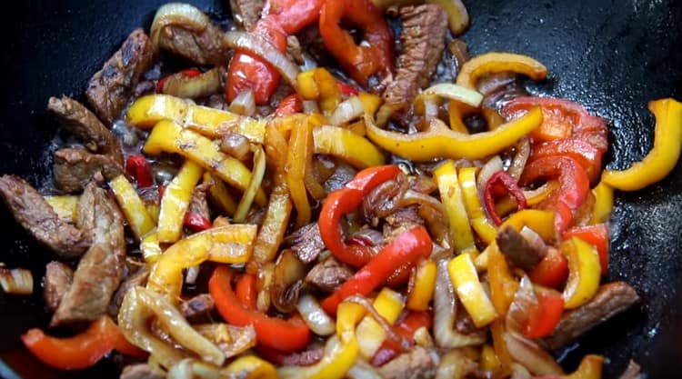 Cook the vegetables with meat for a few more minutes and turn it off.