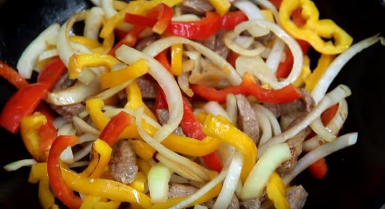 Add pepper and onion to the meat, mix.