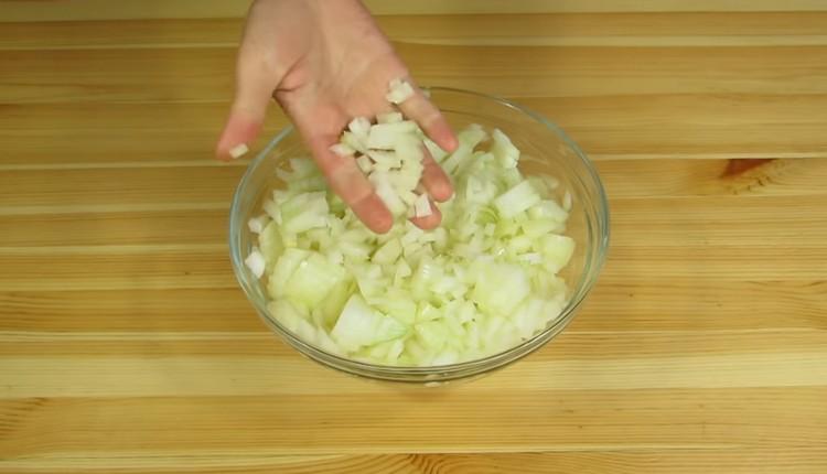 Finely chop the onion.
