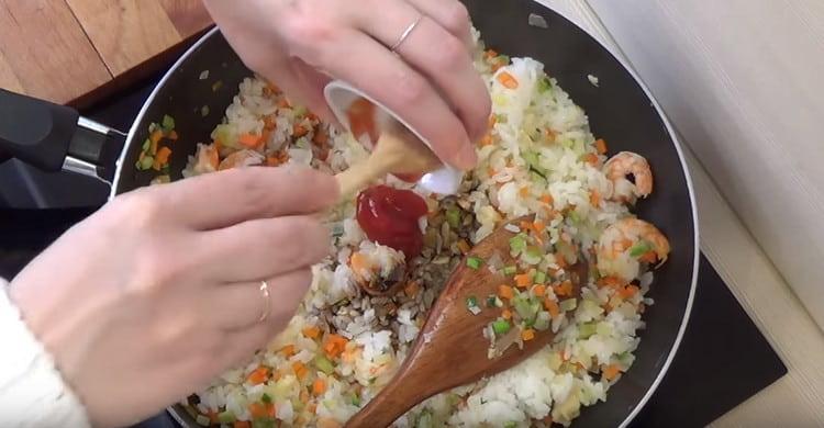 Add salt, pepper, ketchup, oyster sauce.