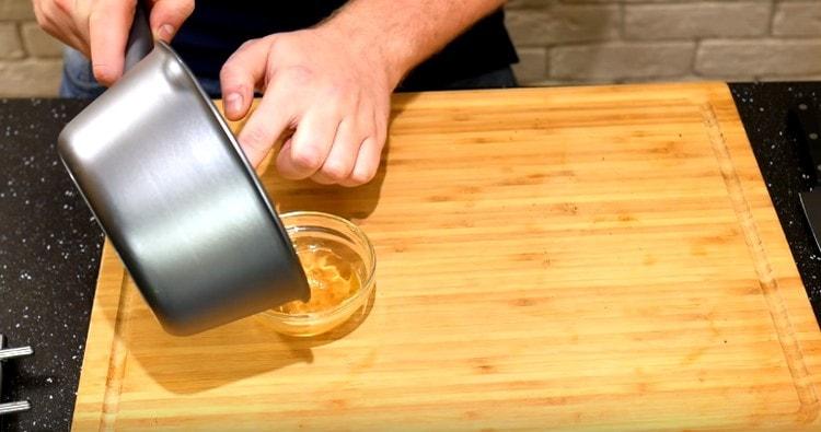 We merge the marinade, remove the nori from it.