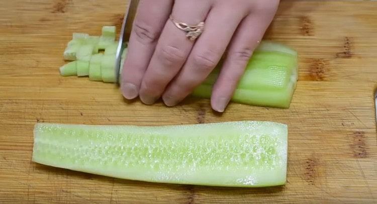 Dice a fresh cucumber.
