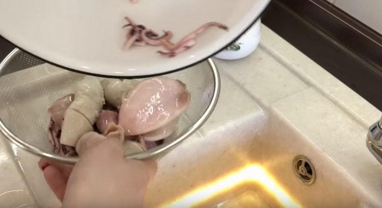 we discard seafood on a sieve.