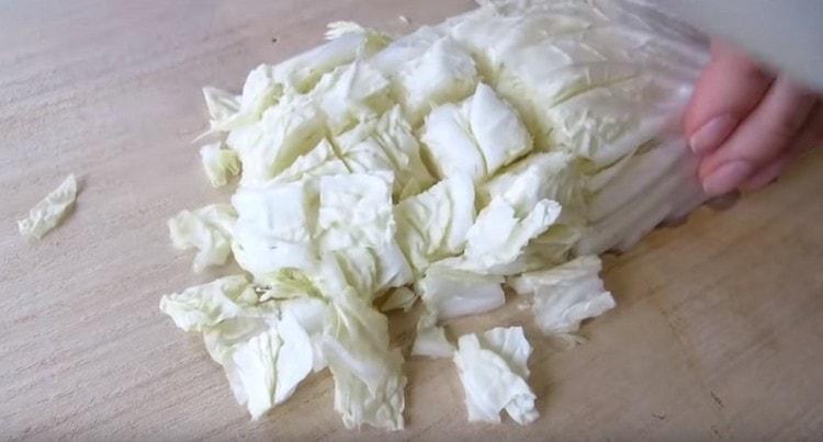 chop the Beijing cabbage.