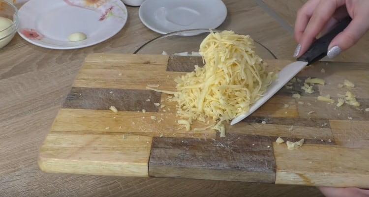 Three grated cheese and add to the salad.