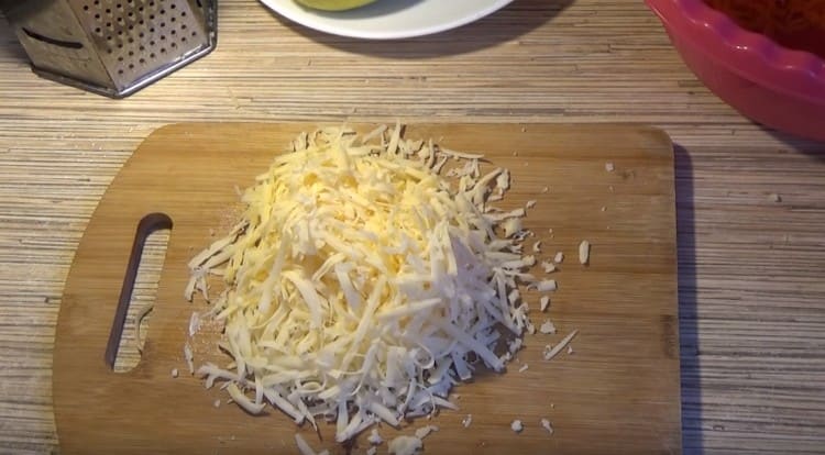 on a coarse grater we also rub hard cheese.