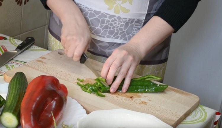 Strip the sweet pepper.