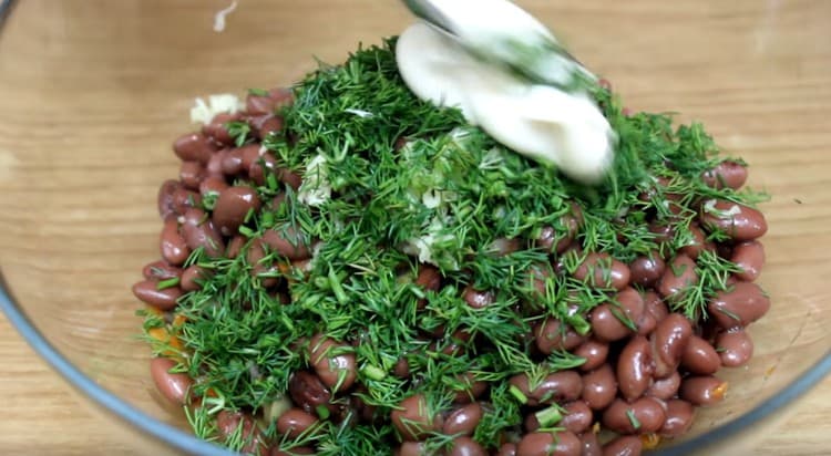 Dress salad with mayonnaise.