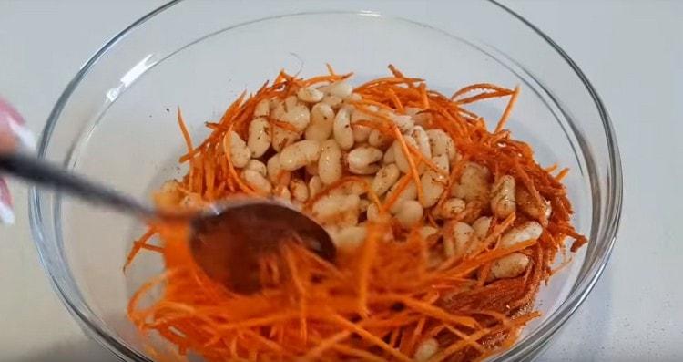 Mix the ingredients.