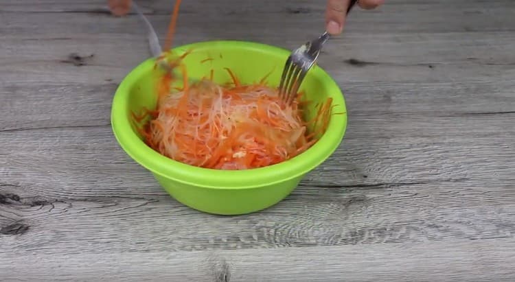 Mix the ingredients.