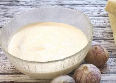 We prepare aromatic shawarma sauce according to a step-by-step recipe with a photo.