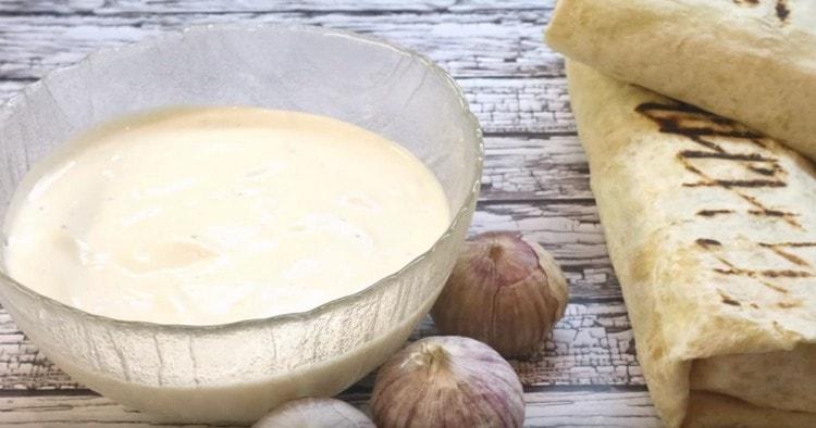 Appetizing shawarma sauce is ready.