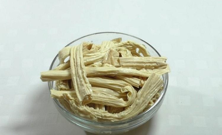 Soy asparagus must first be soaked.