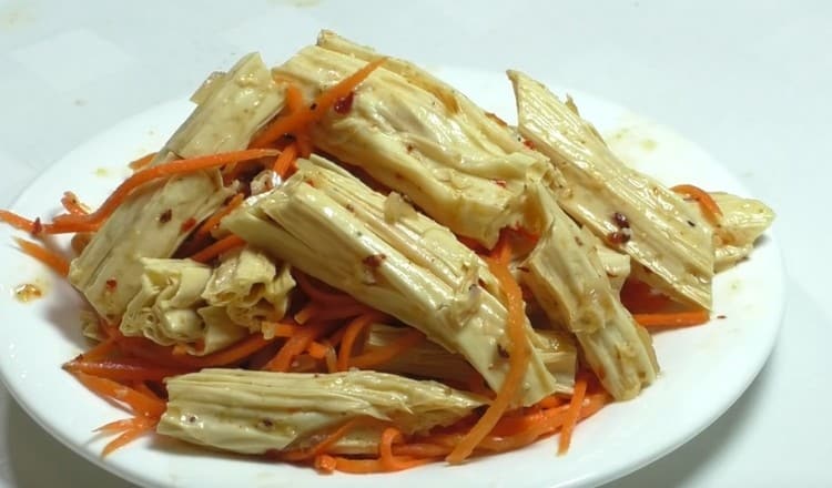 Mix everything and asparagus is ready in Korean.