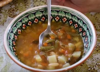 Cook a delicious white bean soup according to a step-by-step recipe with a photo.