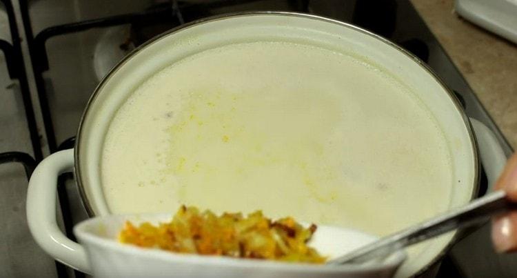 Put the frying in the soup.