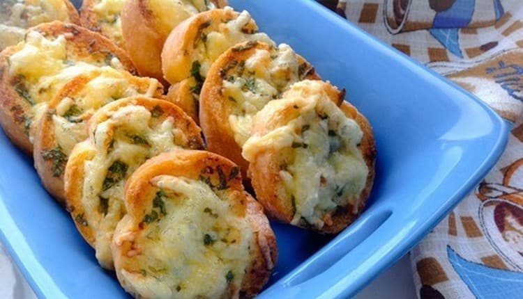 With such croutons, the soup will be even tastier.