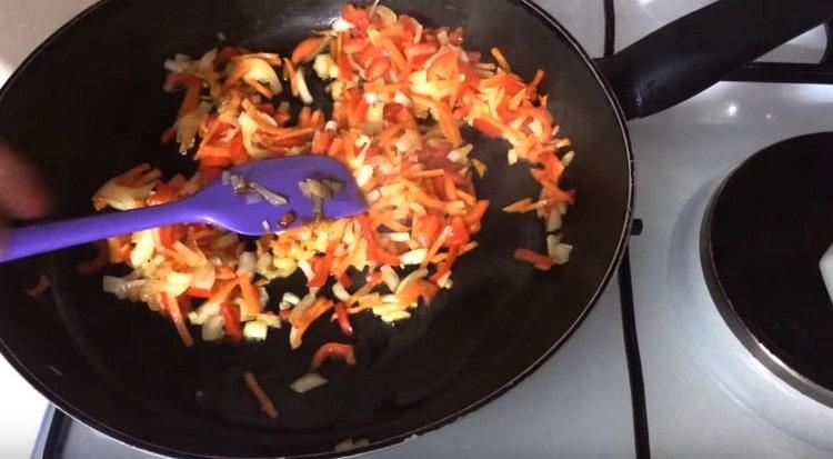 We pass the vegetables for several minutes.