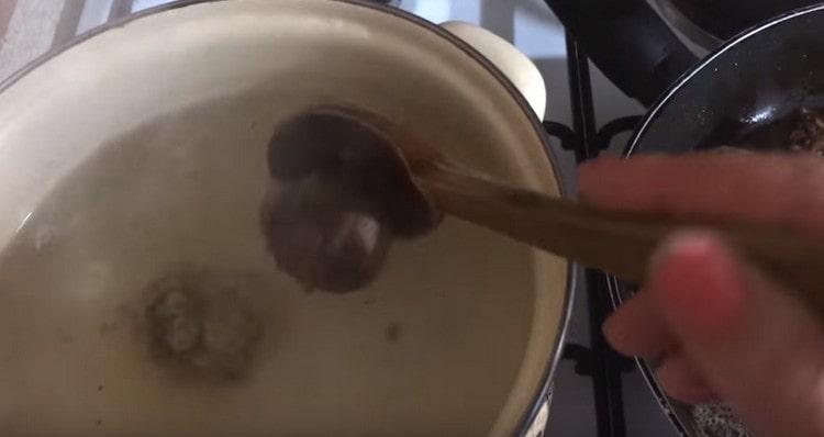 Put the meatballs in boiling water.