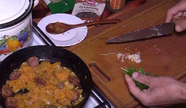 Grind a clove of garlic, herbs.
