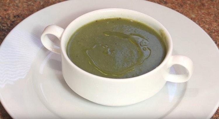 tender cream soup with spinach is ready.