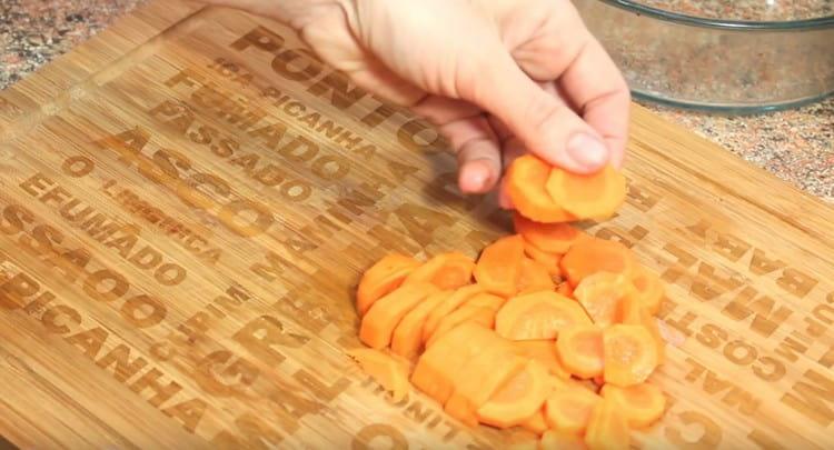 Cut the carrots into circles.