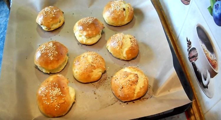 In the oven, the curd buns rose perfectly.