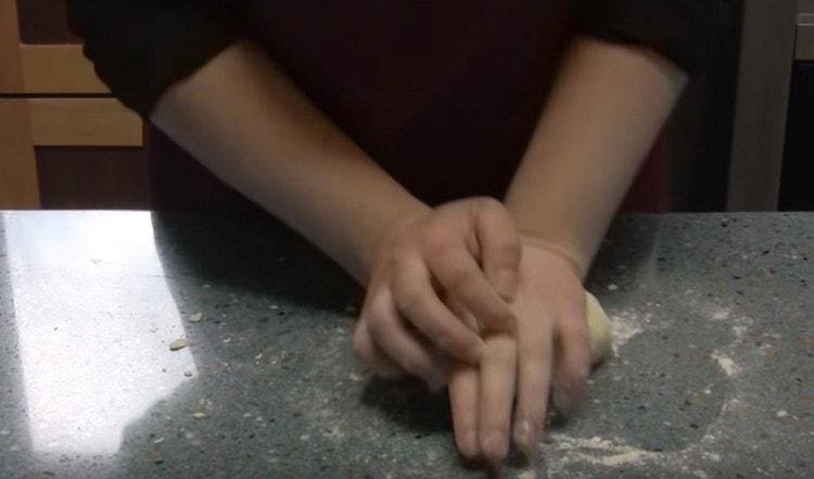 Knead the dough thoroughly on the table.