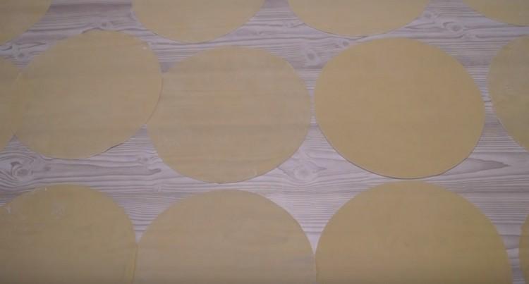 This dough for pita bread allows you to cook authentic cakes even at home.