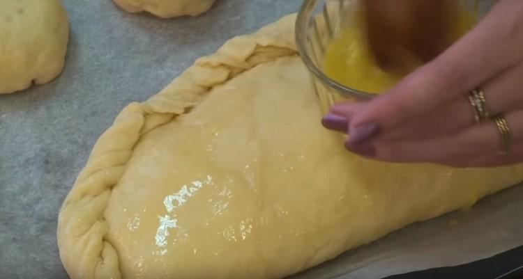 Lubricate the workpiece with whipped yolk.