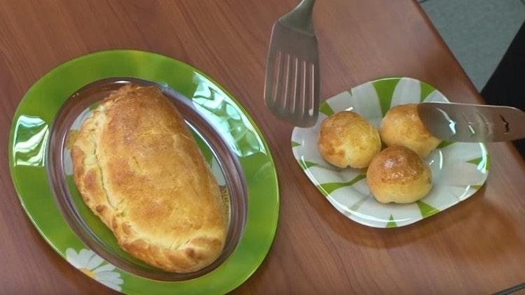 This mayonnaise pizza dough is really versatile.