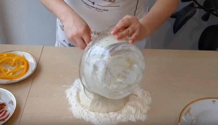 We shift the dough to flour.