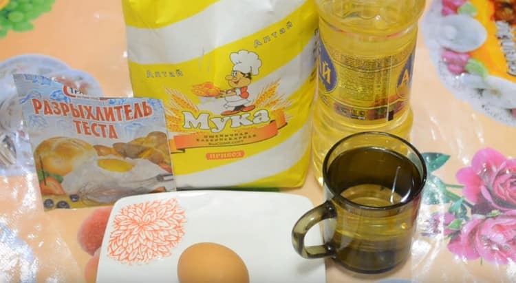 We heat the water and dissolve the baking powder in it.