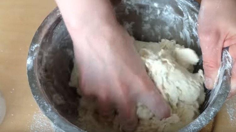 Knead the dough.