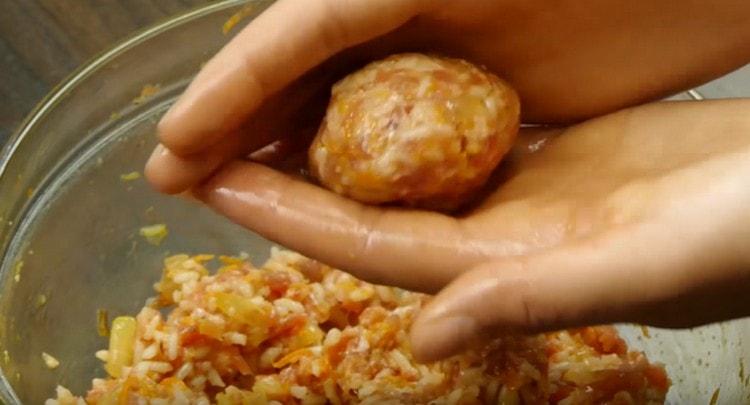We form round meatballs.