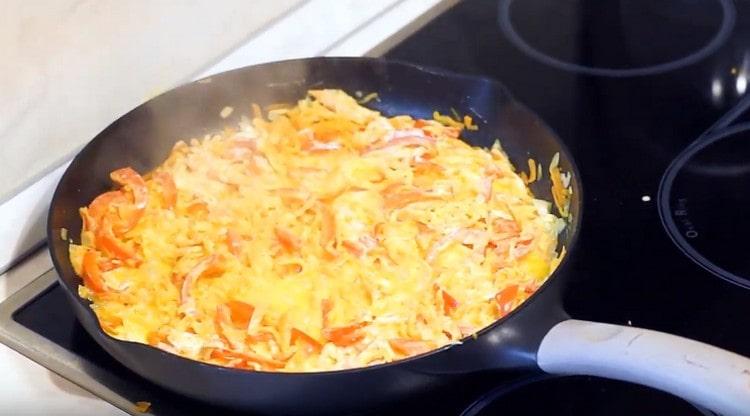 Bring the sauce to a boil.