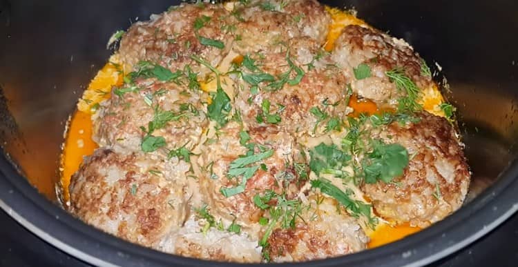 At the end, ready-made meatballs can be sprinkled with herbs.