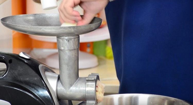 Through the meat grinder, we also pass onions.