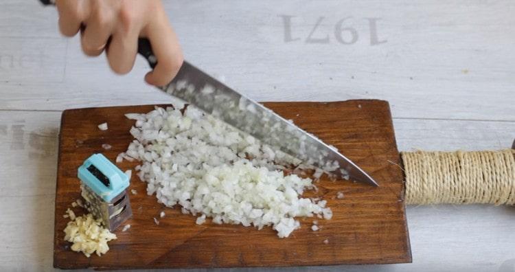 Grind onions and garlic.
