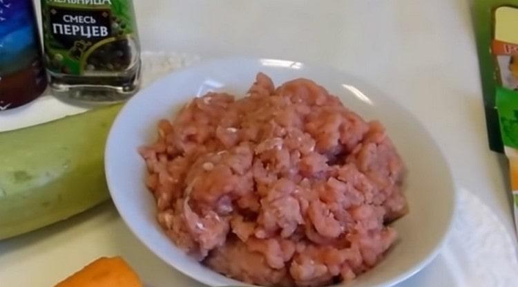 We pass the turkey through the meat grinder.