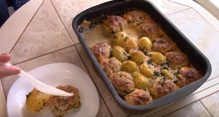 Meatballs with potatoes is a wonderful second course, which is suitable for breakfast and dinner.