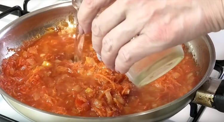 Add half a glass of water to the sauce.