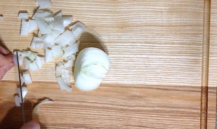 Finely chop the onion.